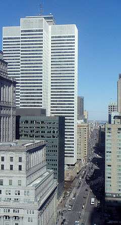 Boulevard René-Lévesque au centre-ville, proche des tours SunLife et Banque royale du Canada