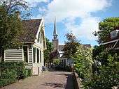 Une rue dans un village néerlandais.