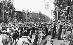 Parade triomphale devant Hitler, à Varsovie, le 5 octobre 1939.