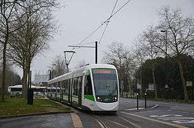 Tramway de Nantes (3e génération) sur la ligne 1 près de la station Beaujoire.
