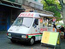 Camionnette de pizzas à emporter en Provence