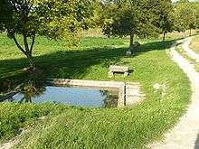 Fontaine au pied du bourg