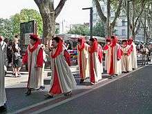 Défilé de la Commanderie des Costes du Rhône