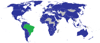 En vert le Brésil, en bleu les pays du monde ou il possède une représentation diplomatique (via une ambassade, un consulat, etc.)