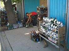 Vente pour réemploi de bouteilles déjà utilisées à Bishkek, au Kyrgyzstan.