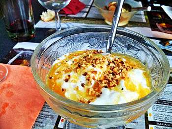 Faisselle de chèvre, éclats de noisette au miel de Provence