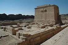 Vestiges du temple d'Isis à Dendérah.