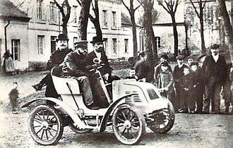 La Sirène de Henry Bauchet créée en 1899, première voiture avec prise directe, moteur de 5CV à l'avant, 2 cylindres en V, refroidissement par air, transmission sans chaine, boîte de vitesses à pignons baladeurs et prise directe, allumage électrique redécouvert plus tard sous le nom de « Delco ».