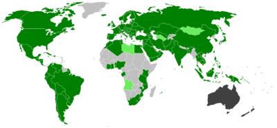 La disponibilité des hypermarchés dans le monde en 2013.
     Les hypermarchés sont disponibles
     Les hypermarchés sont planifiés ou en cours de réalisation
     Pas d'hypermarchés, mais étaient disponibles précédemment
     Pas d'information ou pas d'hypermarchés