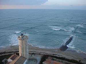 Mer croisée, peu agitée. Petite houle