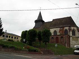 L'église et le monument aux morts.