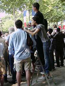 L'utilisation de l'escabeau s'est démocratisée et il est même utilisé lors de grandes manifestations pour regarder au-dessus de la foule.