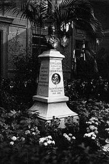 Monument à Wilhem et Delaporte élevé à Paris en 1924.