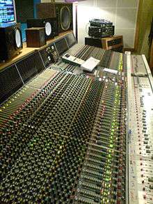 Console de mixage analogique Neve VR60.