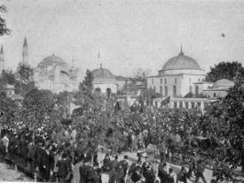 Manifestation à Istanbul, pendant la Révolution des Jeunes-Turcs de 1908