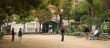 Pétanque au square des Batignolles à Paris