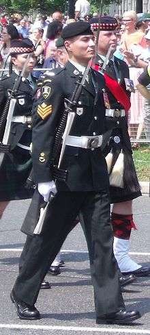 Un sergent de l'Armée canadienne durant une parade