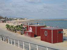 Kiosques préfabriqués modèle habana pour différents usages sur les plages de Barcelone, Espagne.