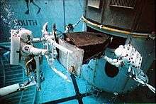 Entrainement en piscine de l'équipage chargé de réparer le télescope Hubble (1993)