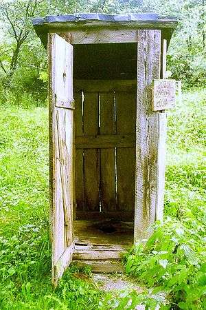 Une latrine à fosse simple en Pologne.