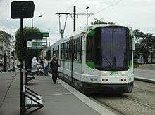 Une rame du Tramway de Nantes. À Nantes, le réseau comporte 3 lignes.