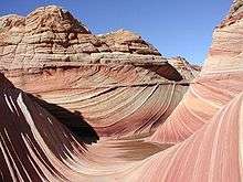 Effet de la combinaison de l'érosion éolienne et hydrique (Coyote Buttes, Vermilion Cliffs National Monument, Arizona, USA)