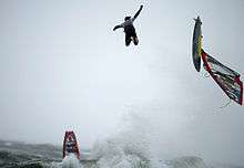 Chute d'Antoine Albeau dans les vagues