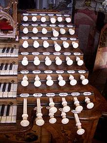 Gros plan sur les tirants de jeux. Orgue Gabler de Weingarten.