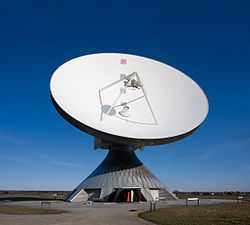 在德国巴伐利亚的最大卫星通信设施的抛物面天线