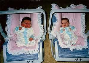 双胞胎刚出生